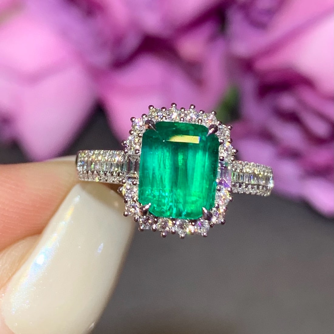 14k Gold 2.99 Ctw Vivid Green Natural Emerald & Diamond Ring - 4