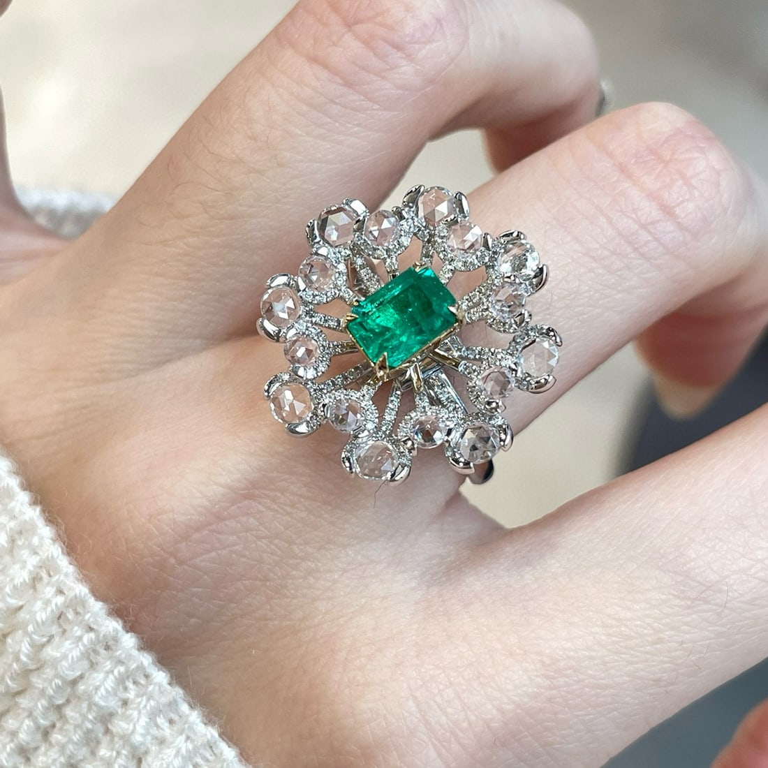 14k Gold 1.1 Ct Natural Emerald & Diamond & Sapphire Ring - 2