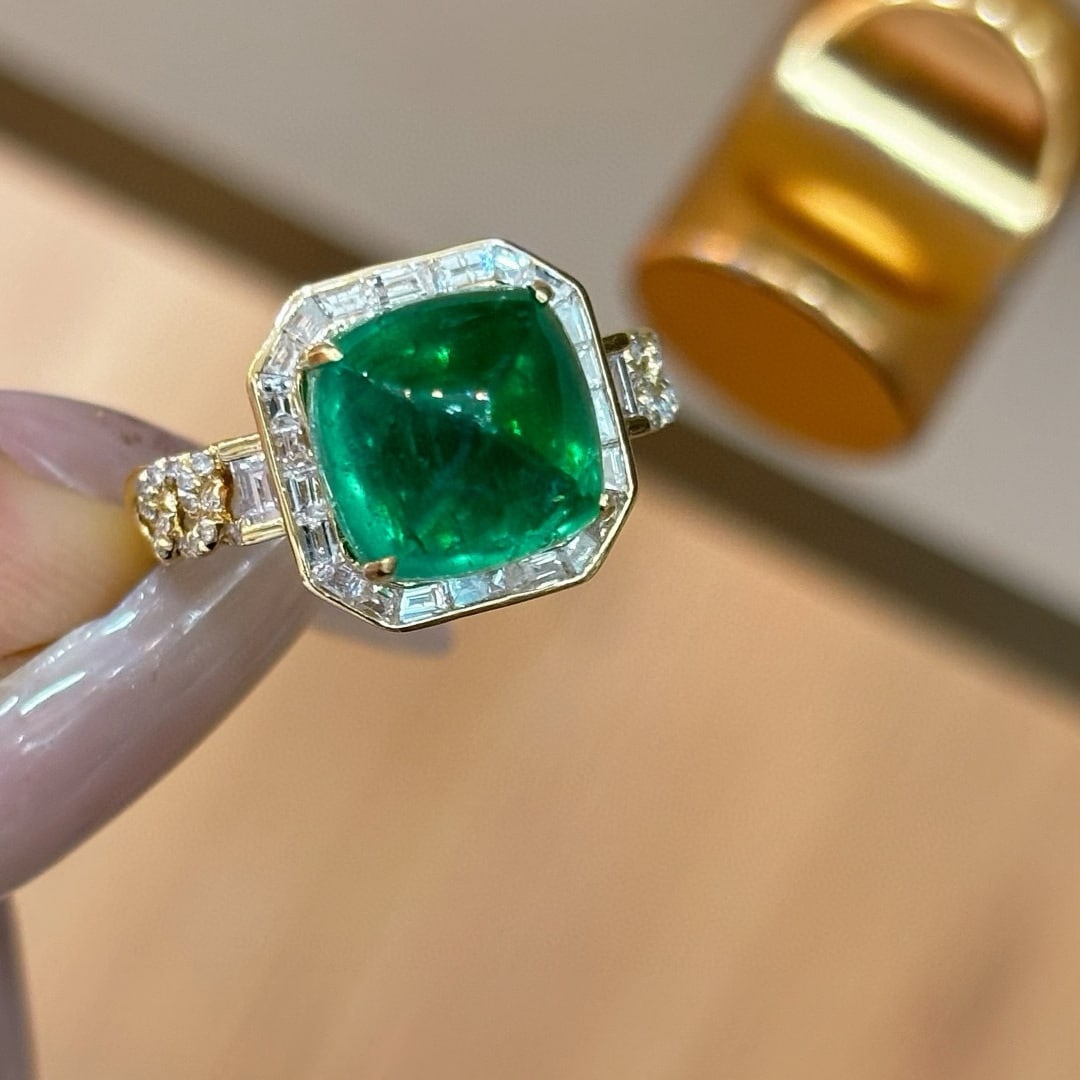 14k Gold 5.22 Ct Vivid Green Natural Emerald & Diamond Ring - 2