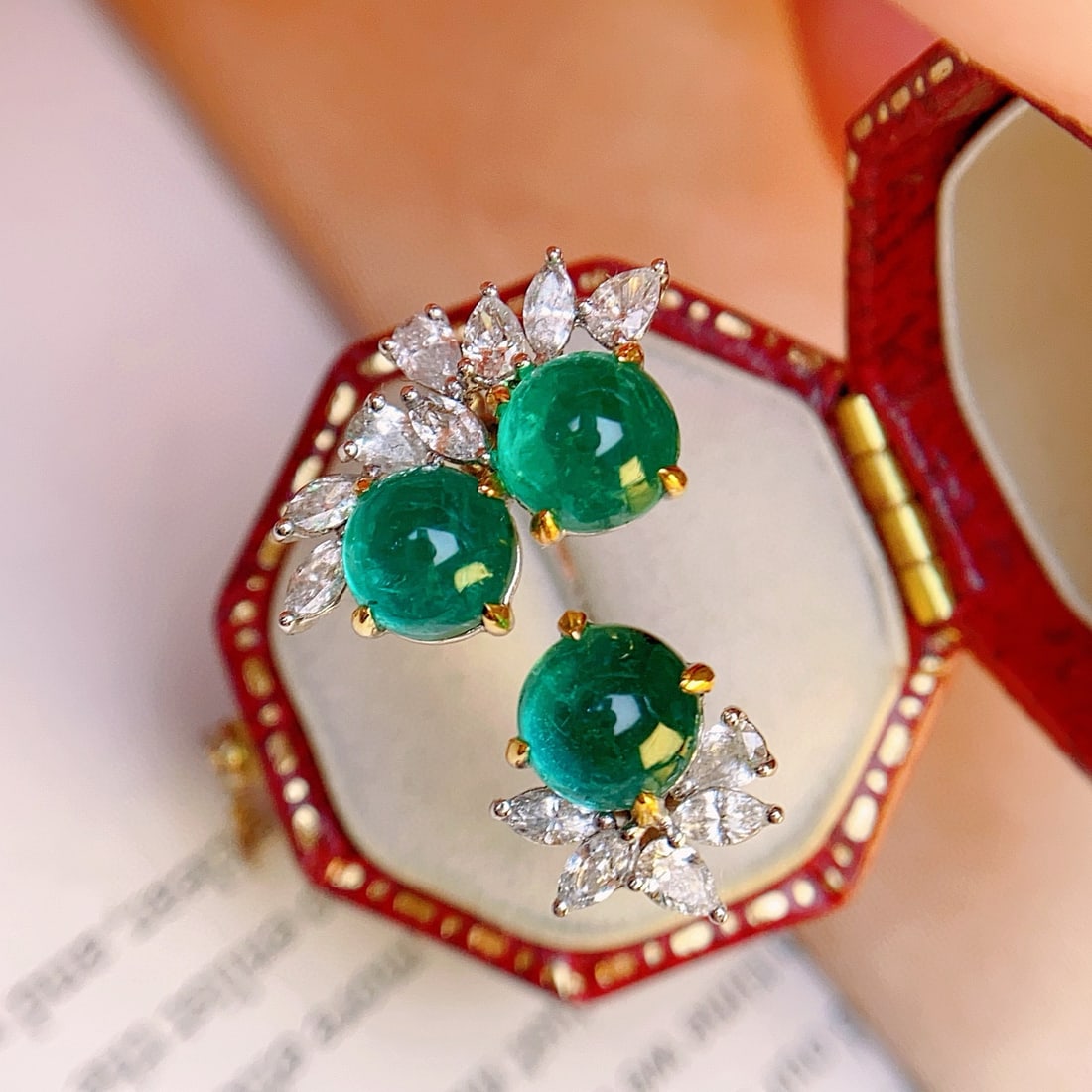 14k Gold 3.70 Ct Natural Emerald & Diamond Ring: Ref:231056147 // gold content:14k gold // ring size:7. 25us // // main gemstone:emerald // shape:round // carat weight:3. 70ct // color:green // treatment:natural // cut grade:g // // adjacent gemston