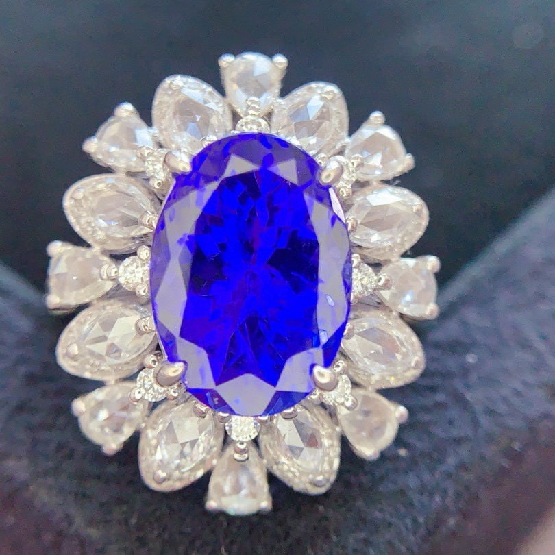 14k Gold 6.1 Ct Natural Tanzanite & Diamond Ring: Ref:231056159 // gold content:14k gold // ring size:7. 25us // // main gemstone:tanzanite // shape:oval // carat weight:6. 1ct // color:blue // treatment:natural // // adjacent gemstone 2 : diamond //