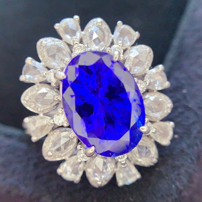 14k Gold 6.1 Ct Natural Tanzanite & Diamond Ring - 2