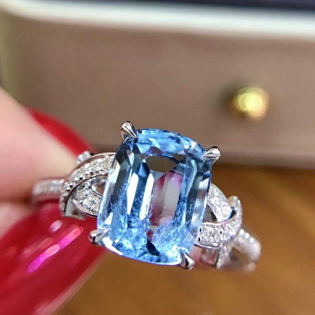 14k Gold 2.35 Ct Natural Aquamarine & Diamond Ring: Ref:231056162 // gold content:14k gold // ring size:7. 25us // // main gemstone:aquamarine // shape:cushion // carat weight:2. 35ct // color:santa maria color // treatment:natural // // adjacent