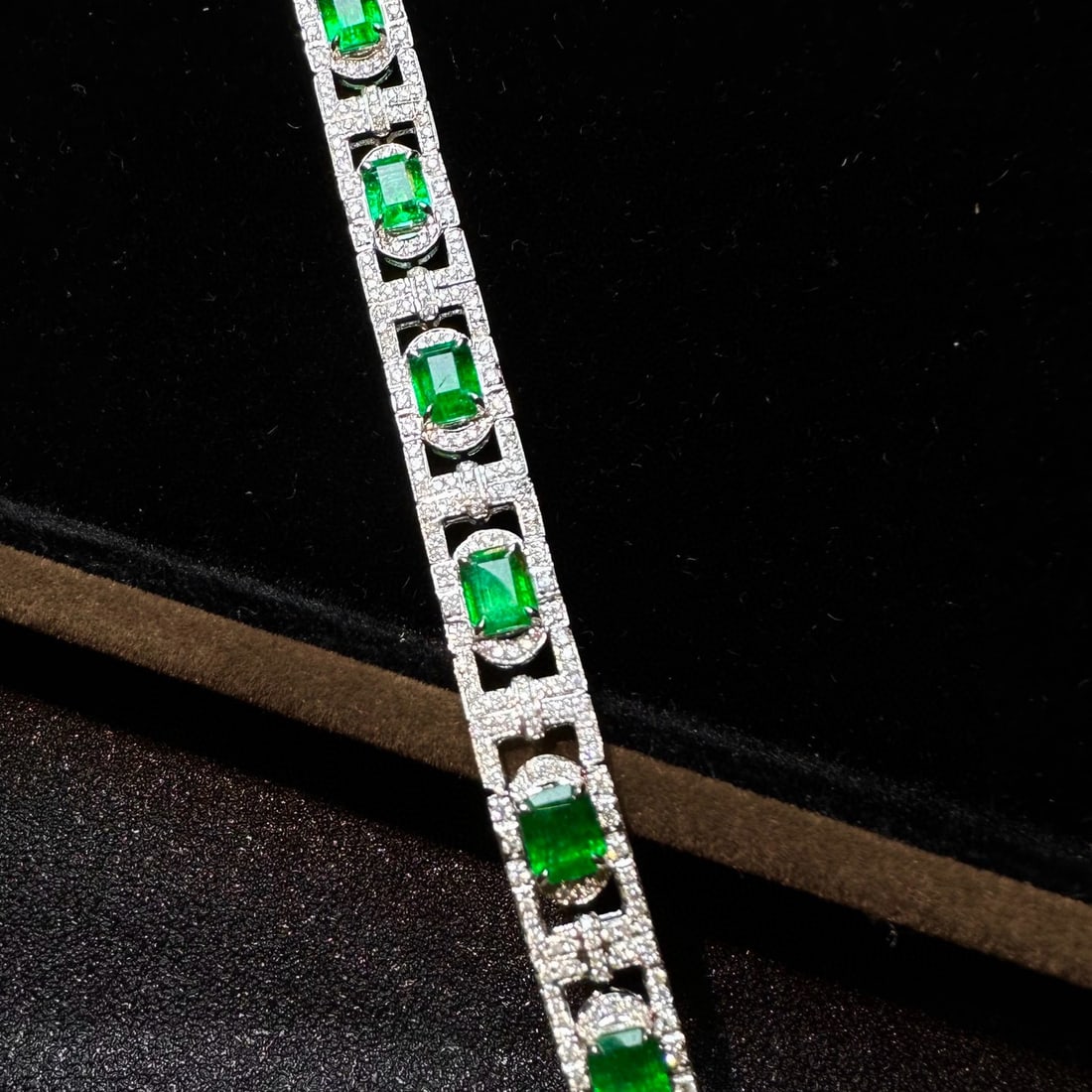 14k Gold 7.27 Ctw Vivid Green Natural Emerald & Diamond Bracelet - 2