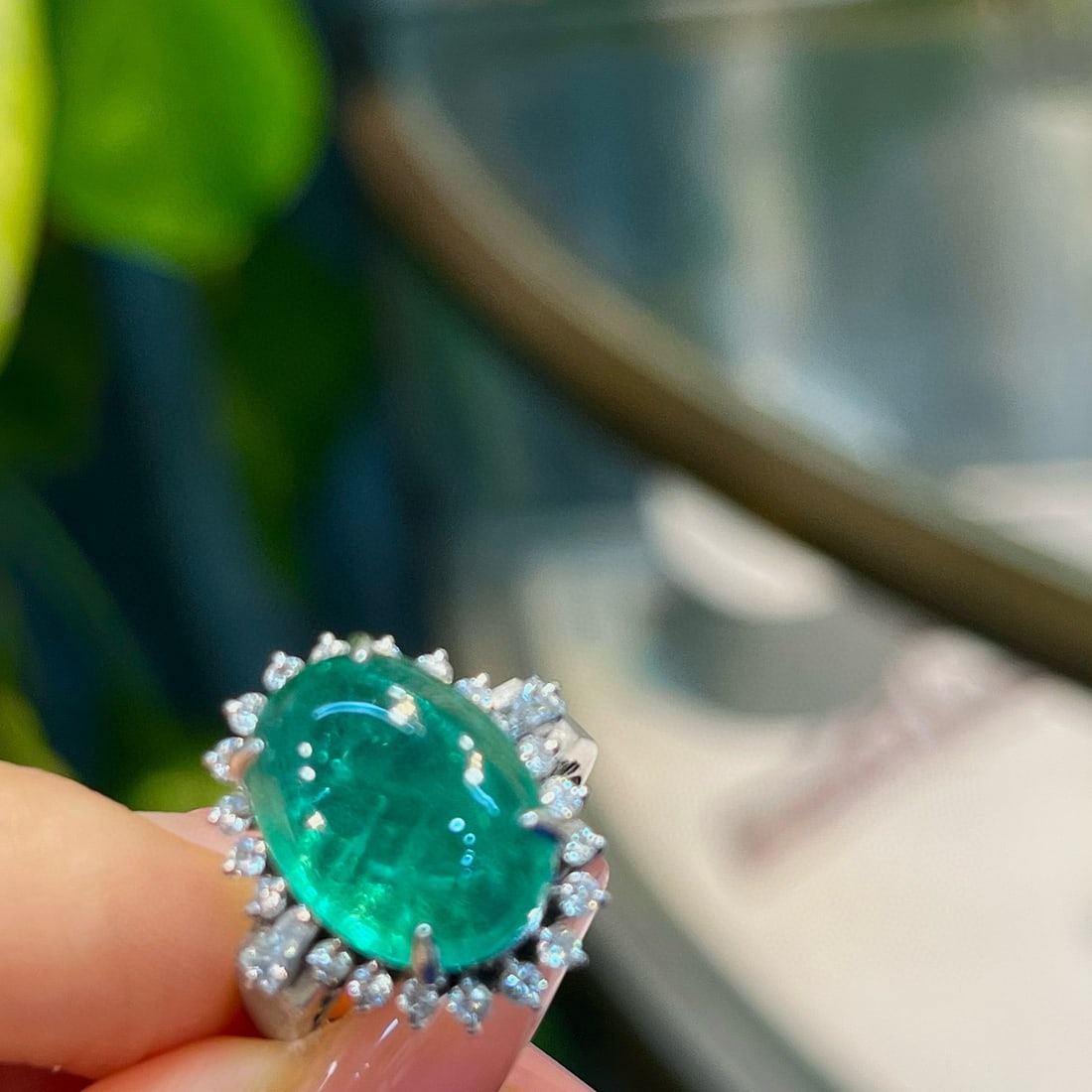 14k Gold 7.54 Ctw Natural Emerald & Diamond Ring: Ref:231056170 // gold content:14k gold // ring size:7. 25us // // main gemstone:emerald // shape:oval // carat weight:6. 99ct // color:green // treatment:natural // // adjacent gemstone 2 : diamond
