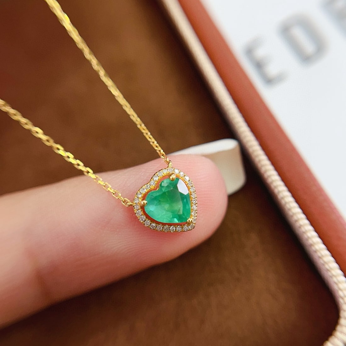 14k Gold 0.65 Ct Natural Emerald & Diamond Necklace - 2
