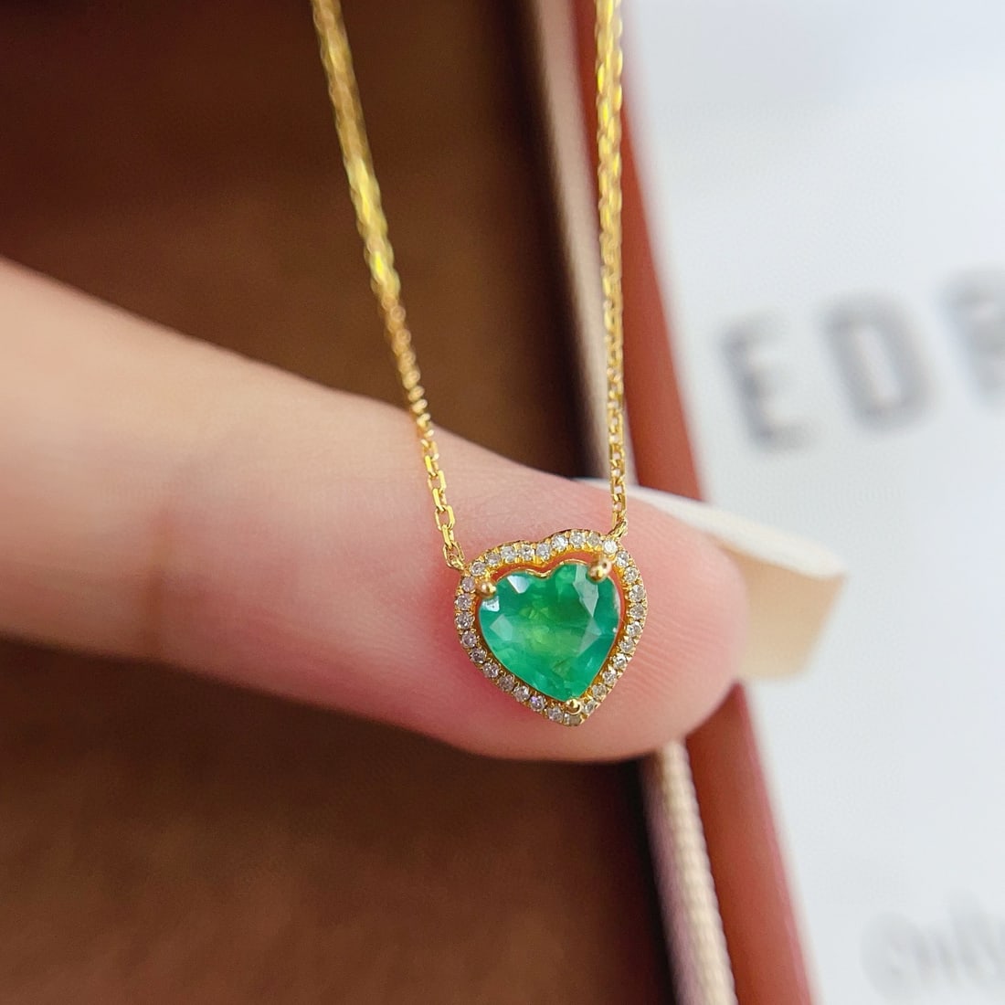 14k Gold 0.65 Ct Natural Emerald & Diamond Necklace - 3