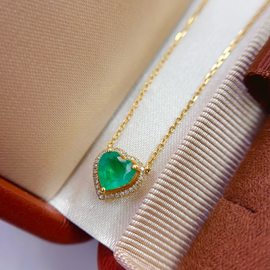 14k Gold 0.65 Ct Natural Emerald & Diamond Necklace - 6
