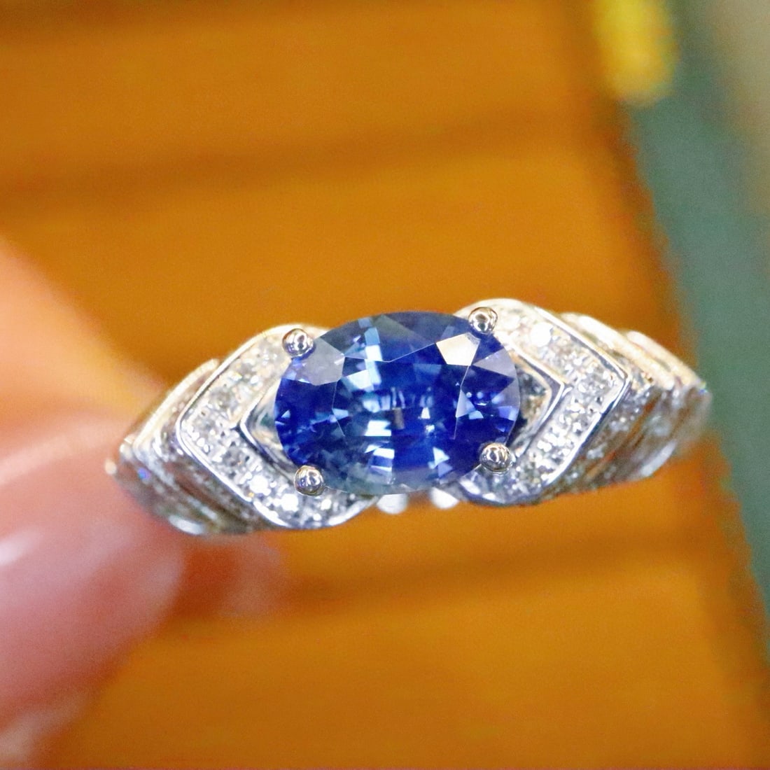 14k Gold 1.29 Ctw Natural Sapphire & Diamond Ring: Ref:231056174 // gold content:14k gold // ring size:7. 25us // // main gemstone:sapphire // shape:oval // carat weight:1. 08ct // color:cornflower blue // treatment:natural // // adjacent gemstone 2 :
