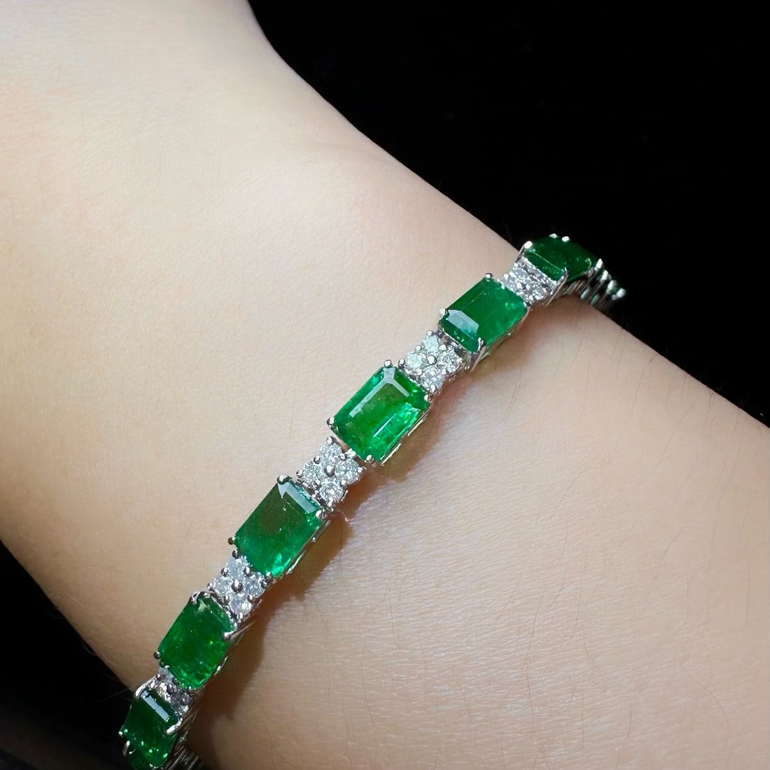 14k Gold 10.77 Ctw Vivid Green Natural Emerald & Diamond Bracelet - 4