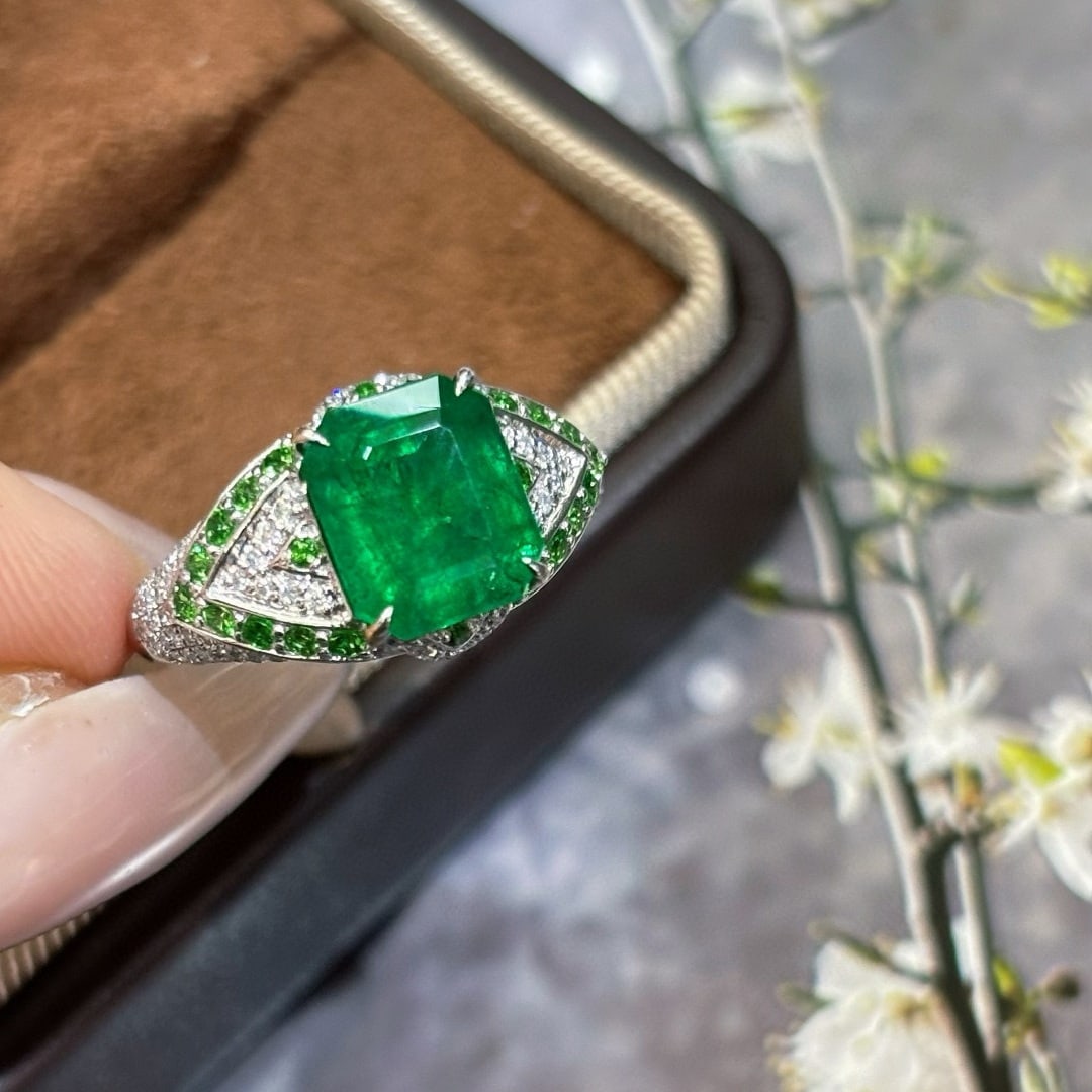 14k Gold 3 Ct Vivid Green Natural Emerald & Diamond & Tsavorite Ring - 2