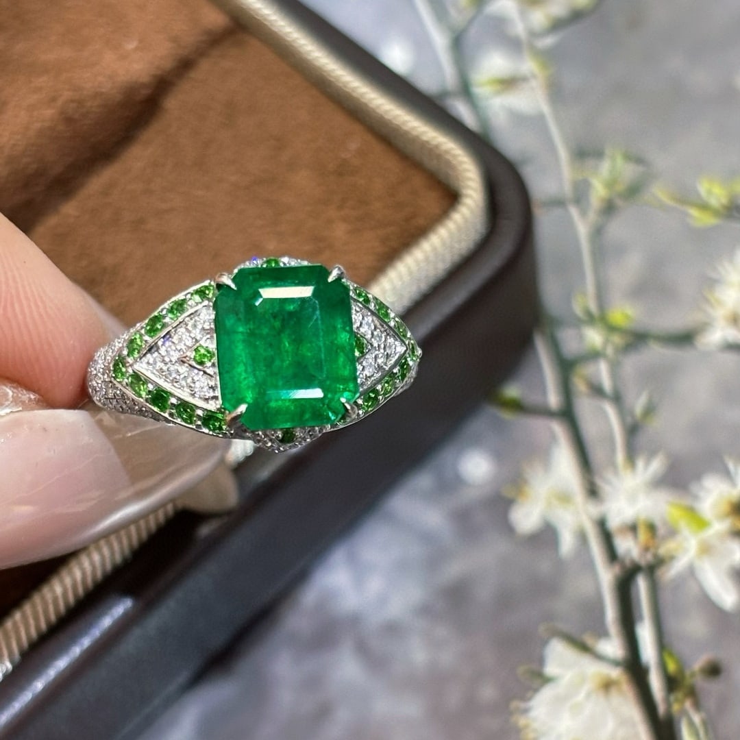 14k Gold 3 Ct Vivid Green Natural Emerald & Diamond & Tsavorite Ring - 3
