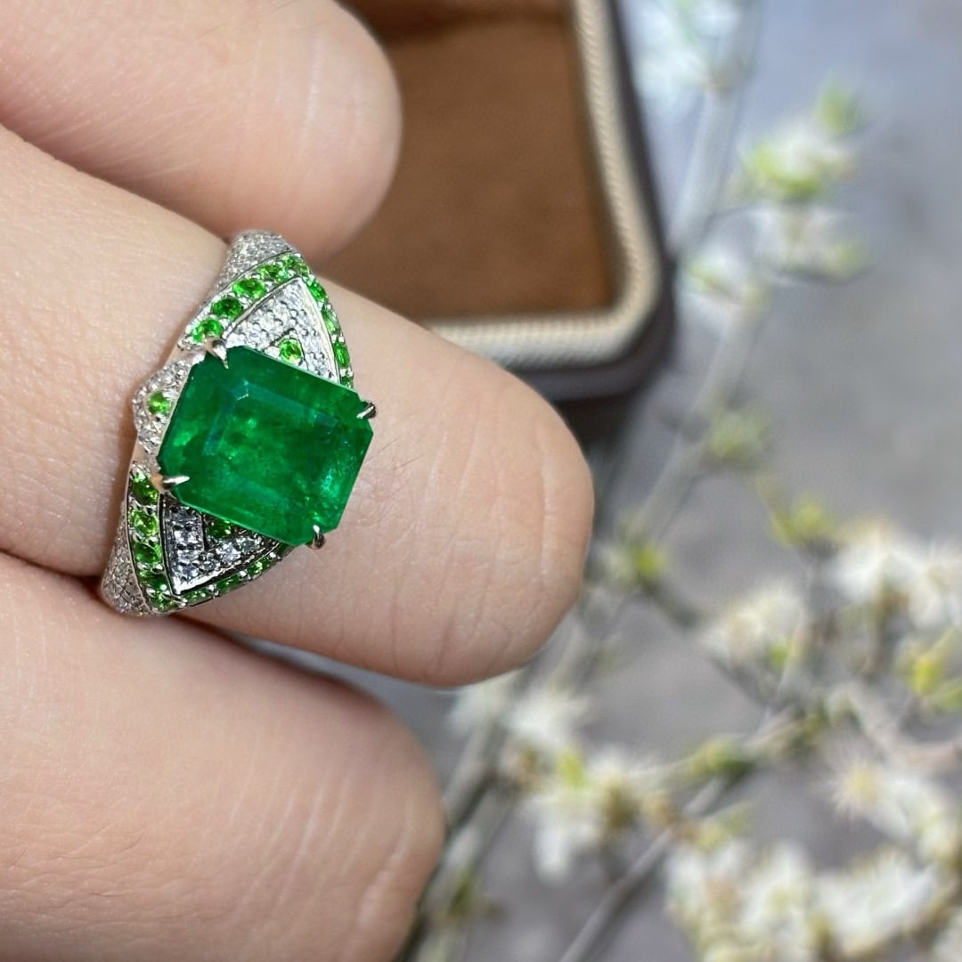14k Gold 3 Ct Vivid Green Natural Emerald & Diamond & Tsavorite Ring - 7