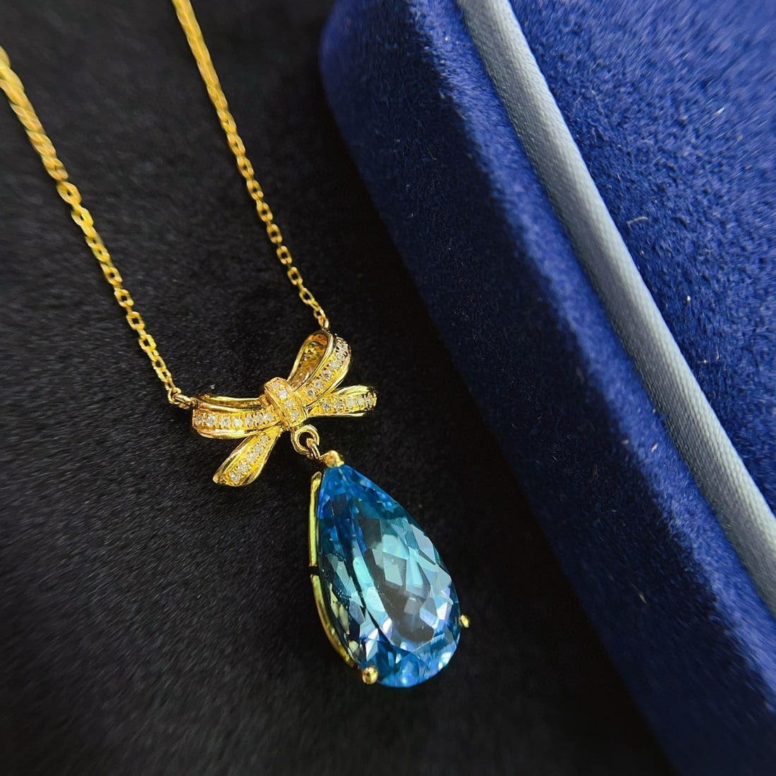 14k Gold 5.50 Ct Natural Topaz & Diamond Necklace - 2