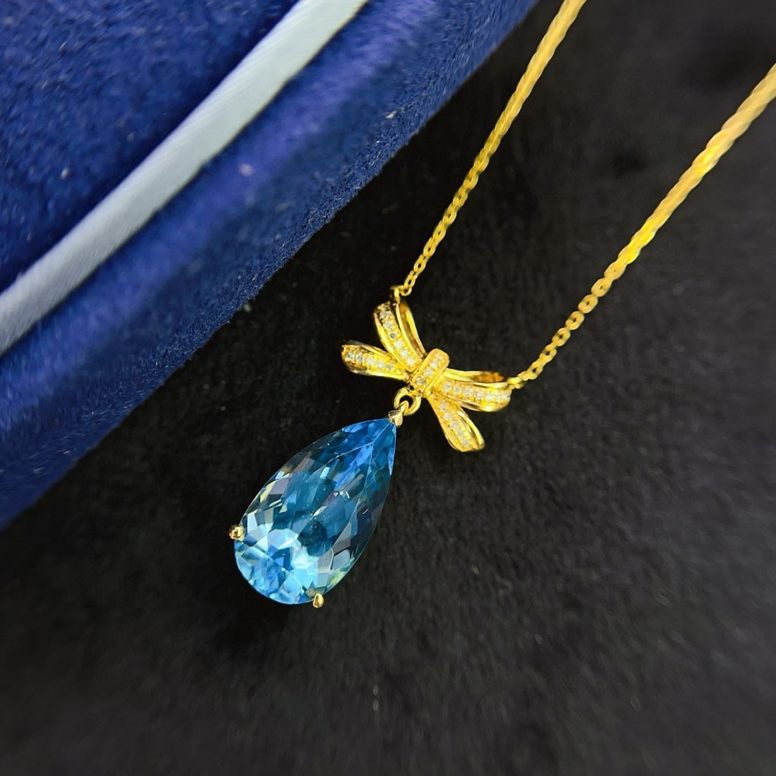 14k Gold 5.50 Ct Natural Topaz & Diamond Necklace - 3