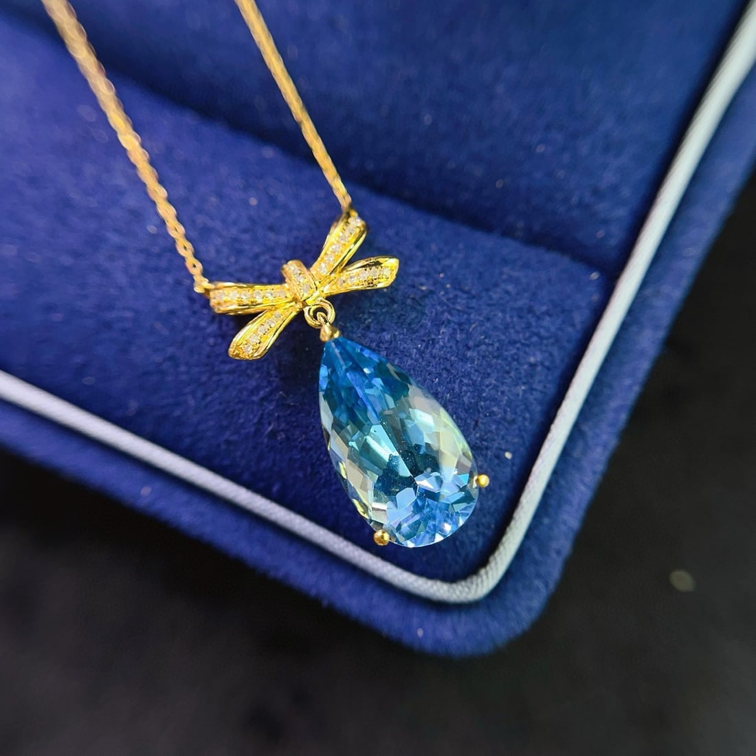 14k Gold 5.50 Ct Natural Topaz & Diamond Necklace - 4