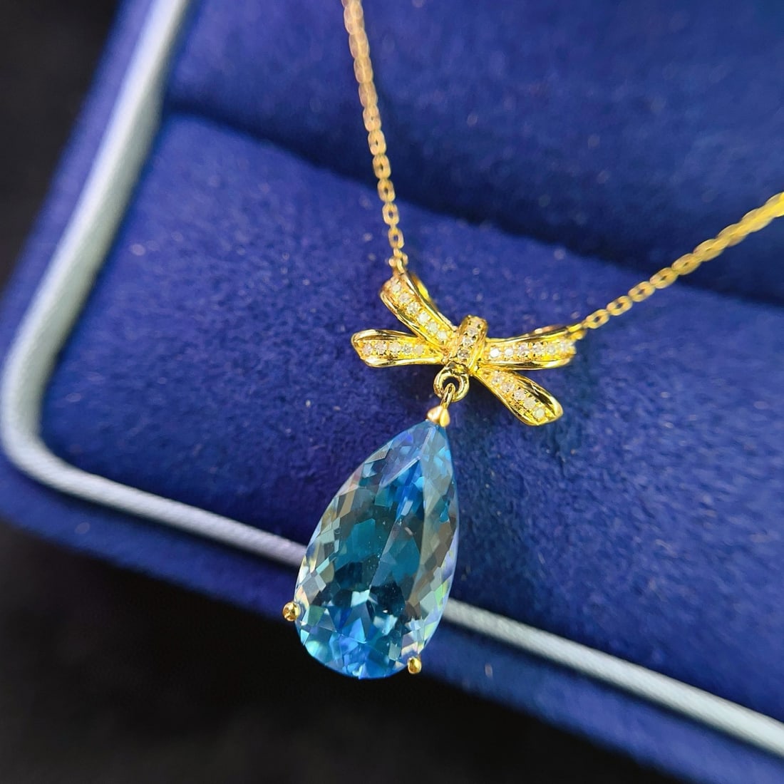 14k Gold 5.50 Ct Natural Topaz & Diamond Necklace - 5