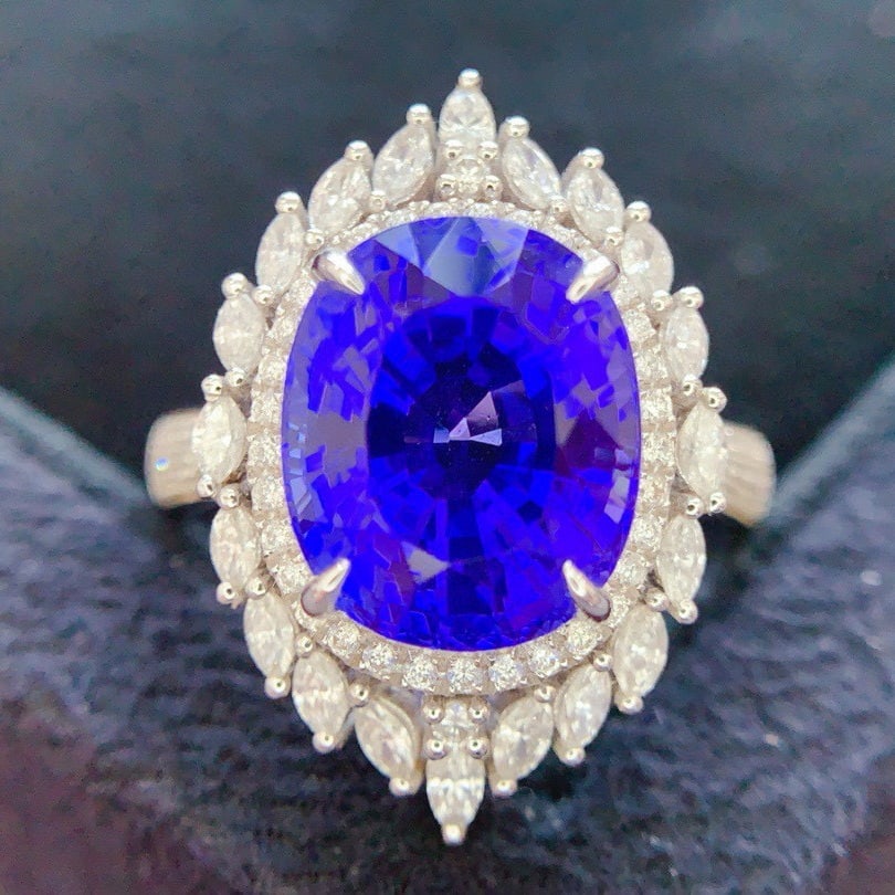 14k Gold 7.07 Ct Natural Tanzanite & Diamond Ring: Ref:231056205 // gold content:14k gold // ring size:7. 25us // // main gemstone:tanzanite // shape:oval // carat weight:7. 07ct // color:blue // treatment:natural // // adjacent gemstone 2 : diamond