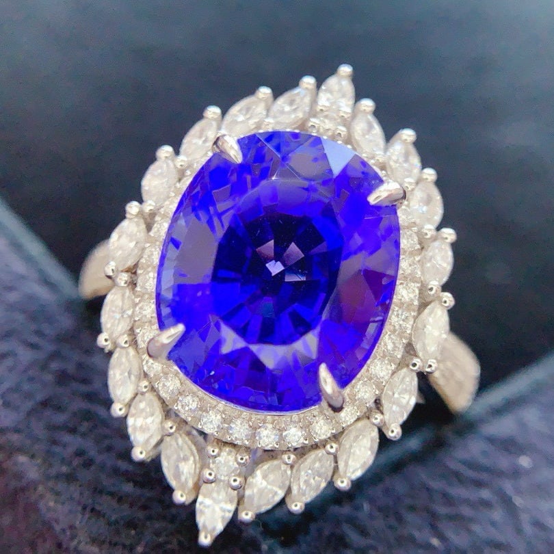 14k Gold 7.07 Ct Natural Tanzanite & Diamond Ring - 3