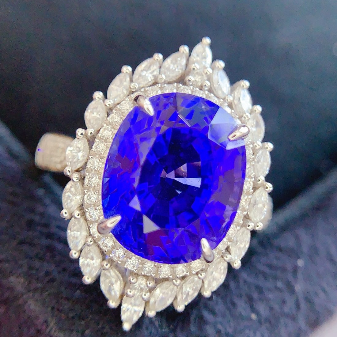 14k Gold 7.07 Ct Natural Tanzanite & Diamond Ring - 4