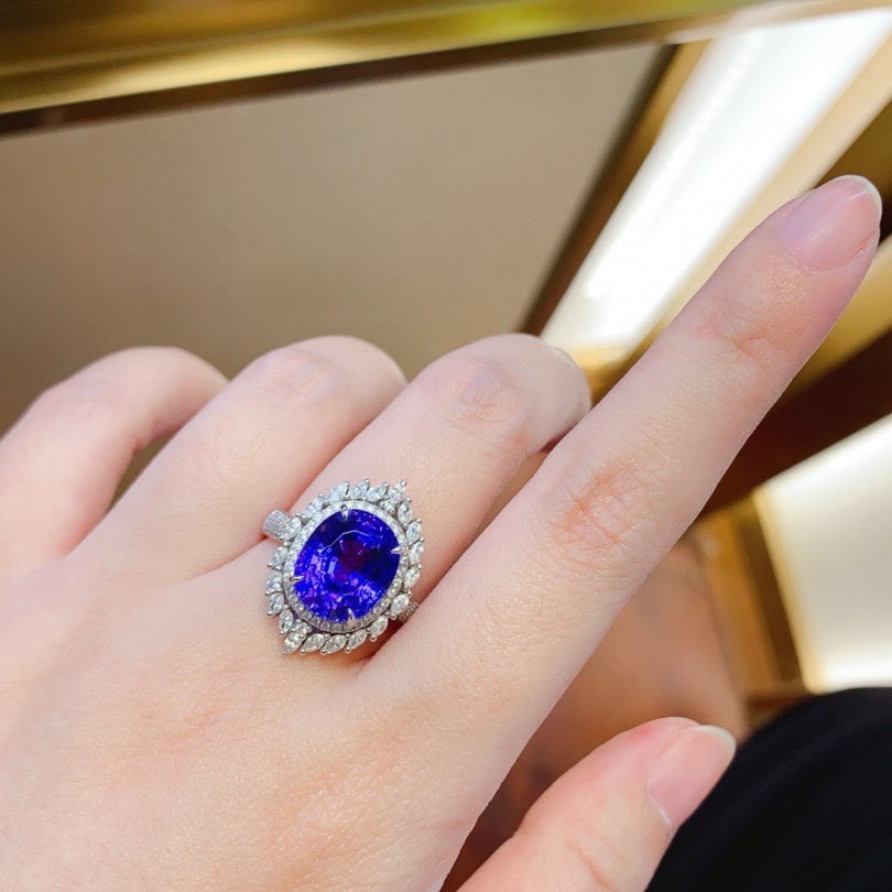 14k Gold 7.07 Ct Natural Tanzanite & Diamond Ring - 6