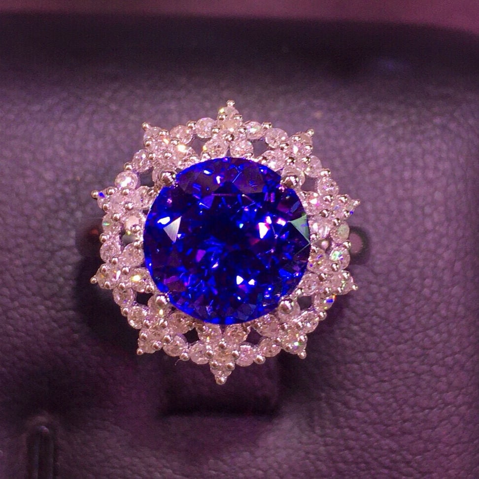 14k Gold 4.85 Ct Natural Tanzanite & Diamond Ring: Ref:231056213 // gold content:14k gold // ring size:7. 25us // // main gemstone:tanzanite // shape:round // carat weight:4. 85ct // color:blue // treatment:natural // cut grade:g // // adjacent