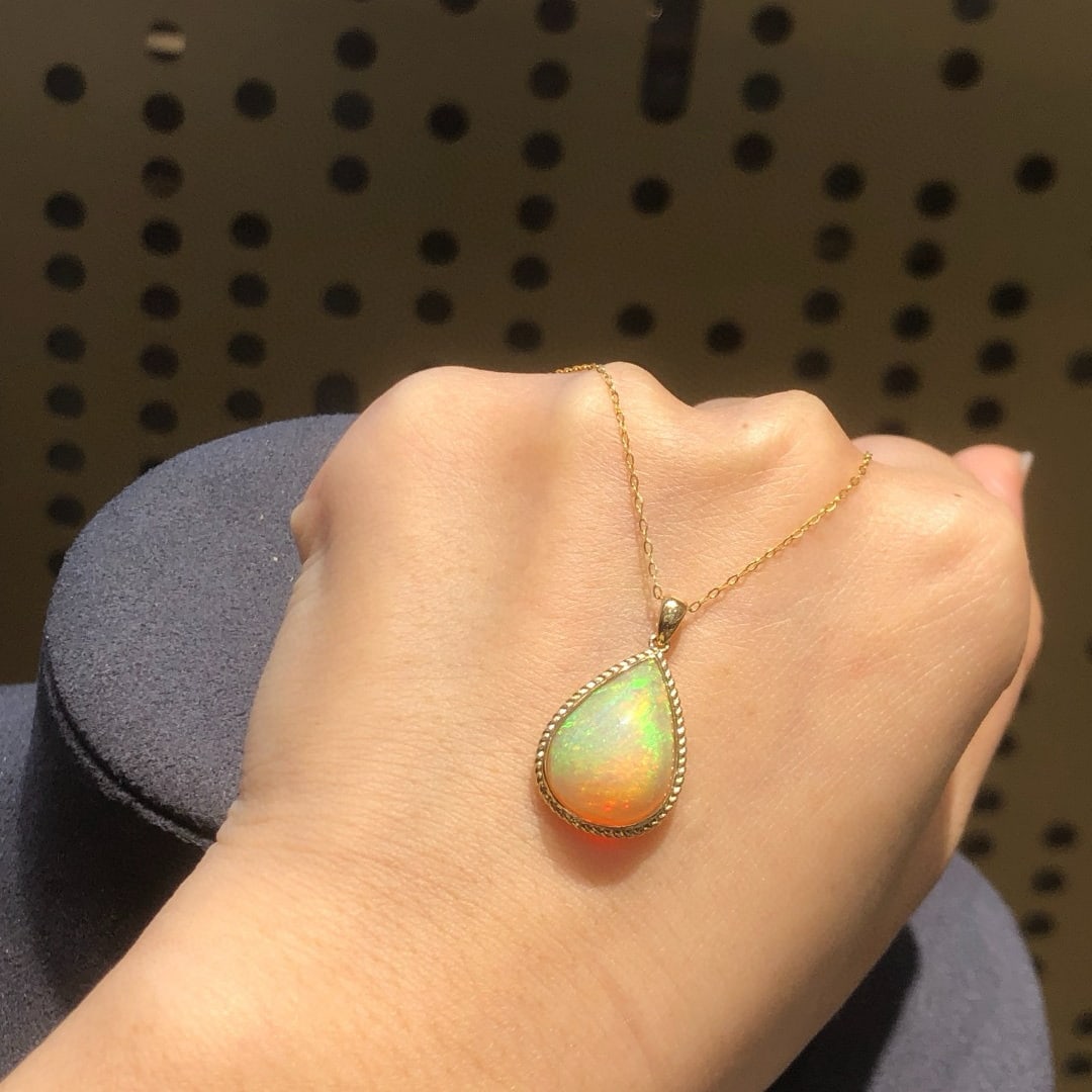 14k Gold 7.38 Ct Natural Opal Necklace - 7