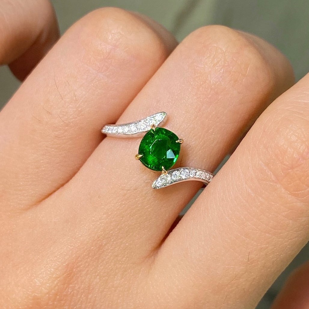 14k Gold 1.34 Ctw Vivid Green Natural Tsavorite & Diamond Ring - 5