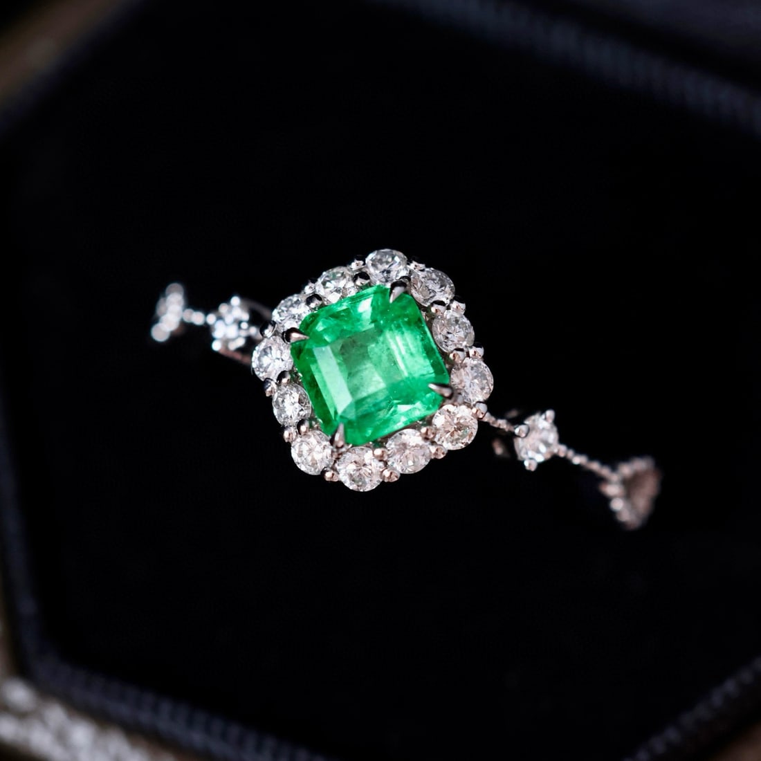 14k Gold 1.00 Ctw Vivid Green Natural Emerald & Diamond Ring - 2