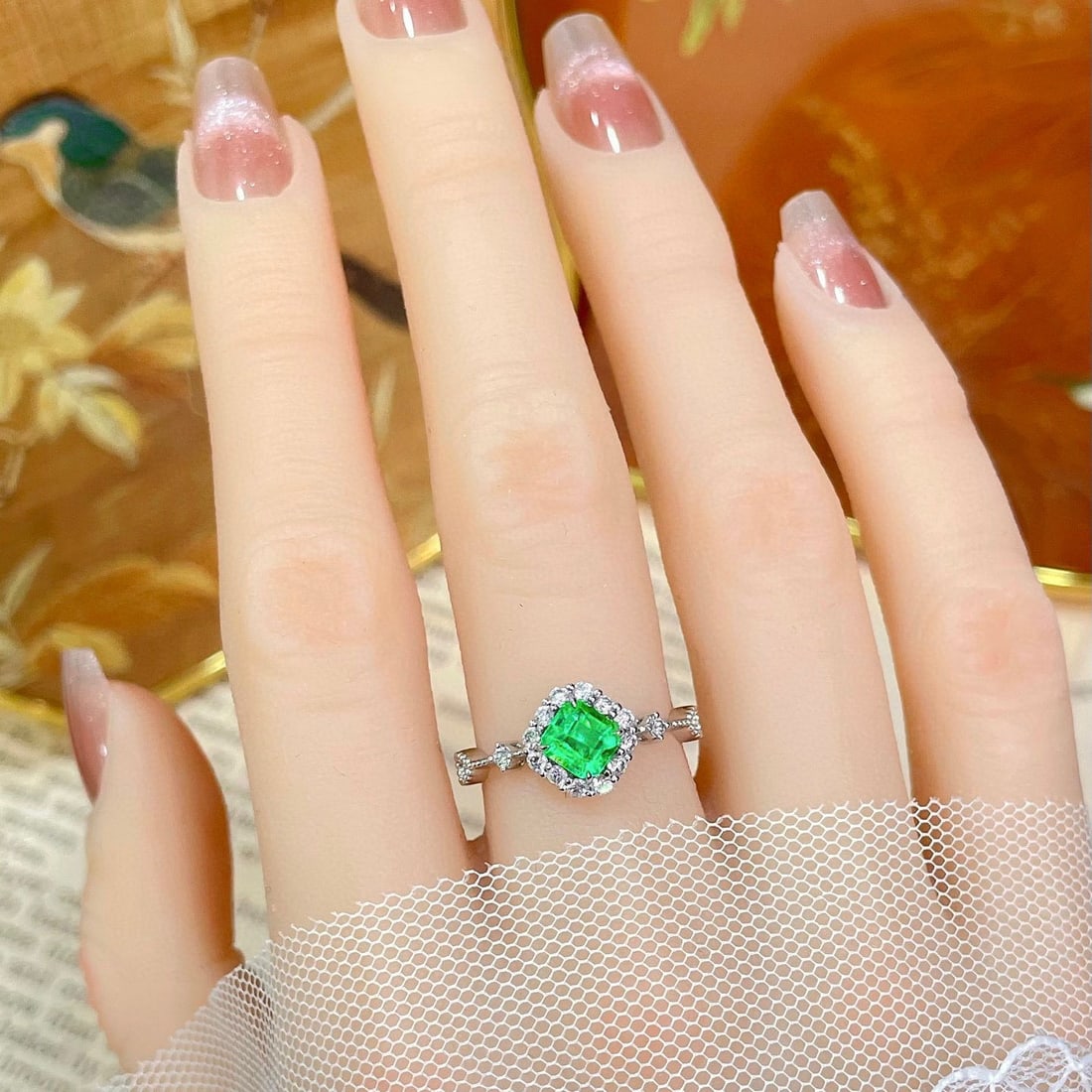 14k Gold 1.00 Ctw Vivid Green Natural Emerald & Diamond Ring - 5