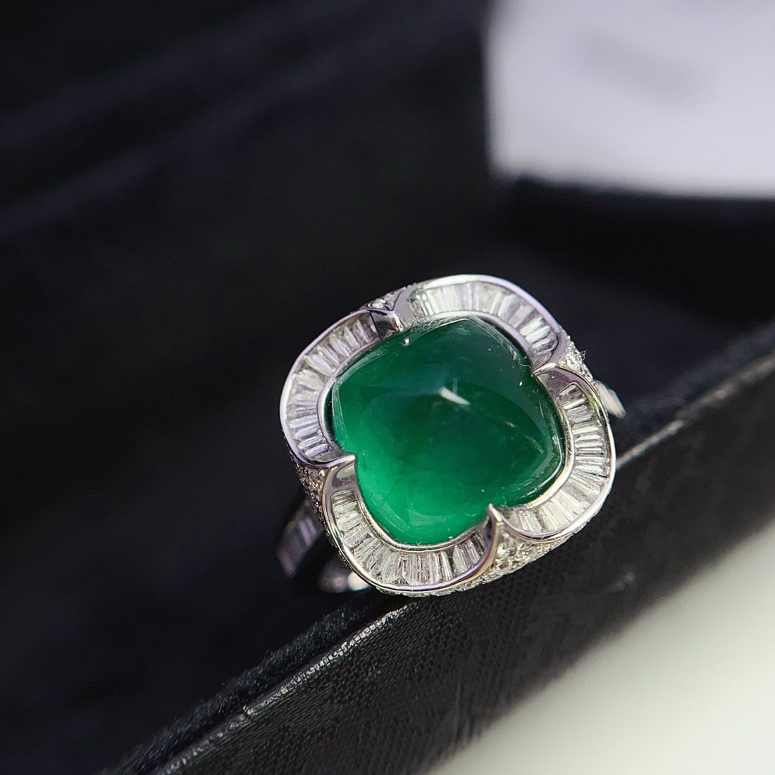 14k Gold 7.05 Ct Vivid Green Natural Emerald & Diamond Ring - 3