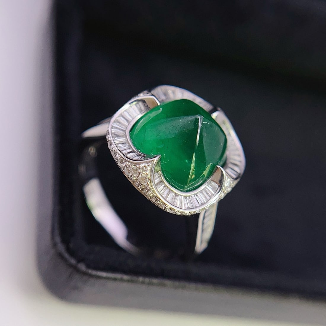 14k Gold 7.05 Ct Vivid Green Natural Emerald & Diamond Ring - 4