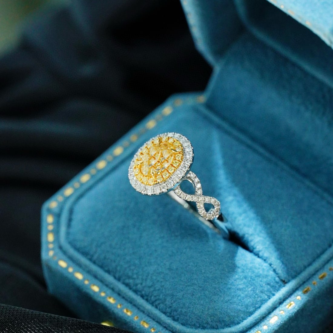 14k Gold 1.40 Ctw Natural Yellow Diamond & Diamond Ring: Ref:231056307 // gold content:14k gold // ring size:7. 25us // // main gemstone:yellow diamond // shape:oval // carat weight:1. 00ct // color:yellow // treatment:natural // // adjacent gemstone 2 :