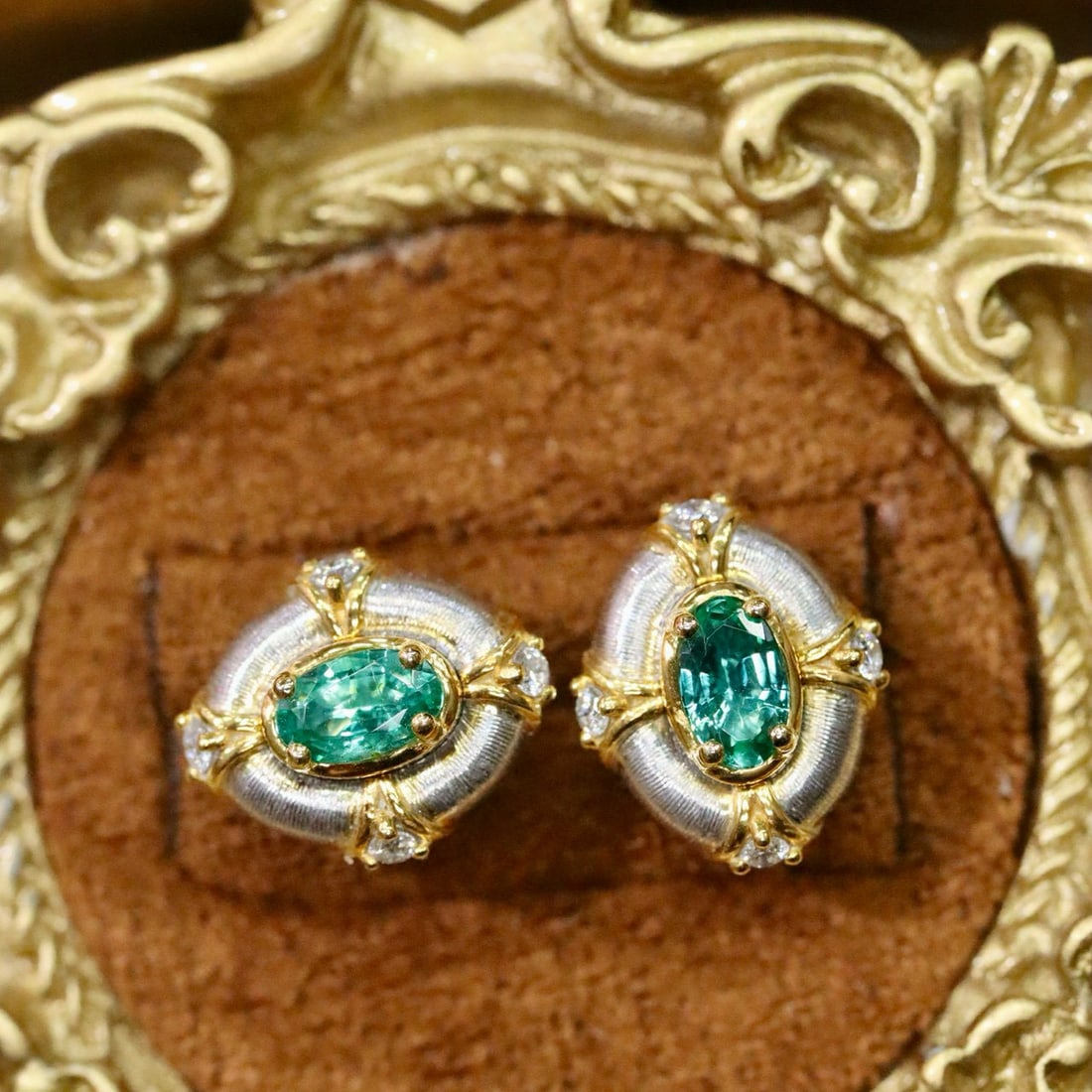 14k Gold 0.58 Ctw Natural Emerald & Diamond Earrings - 4