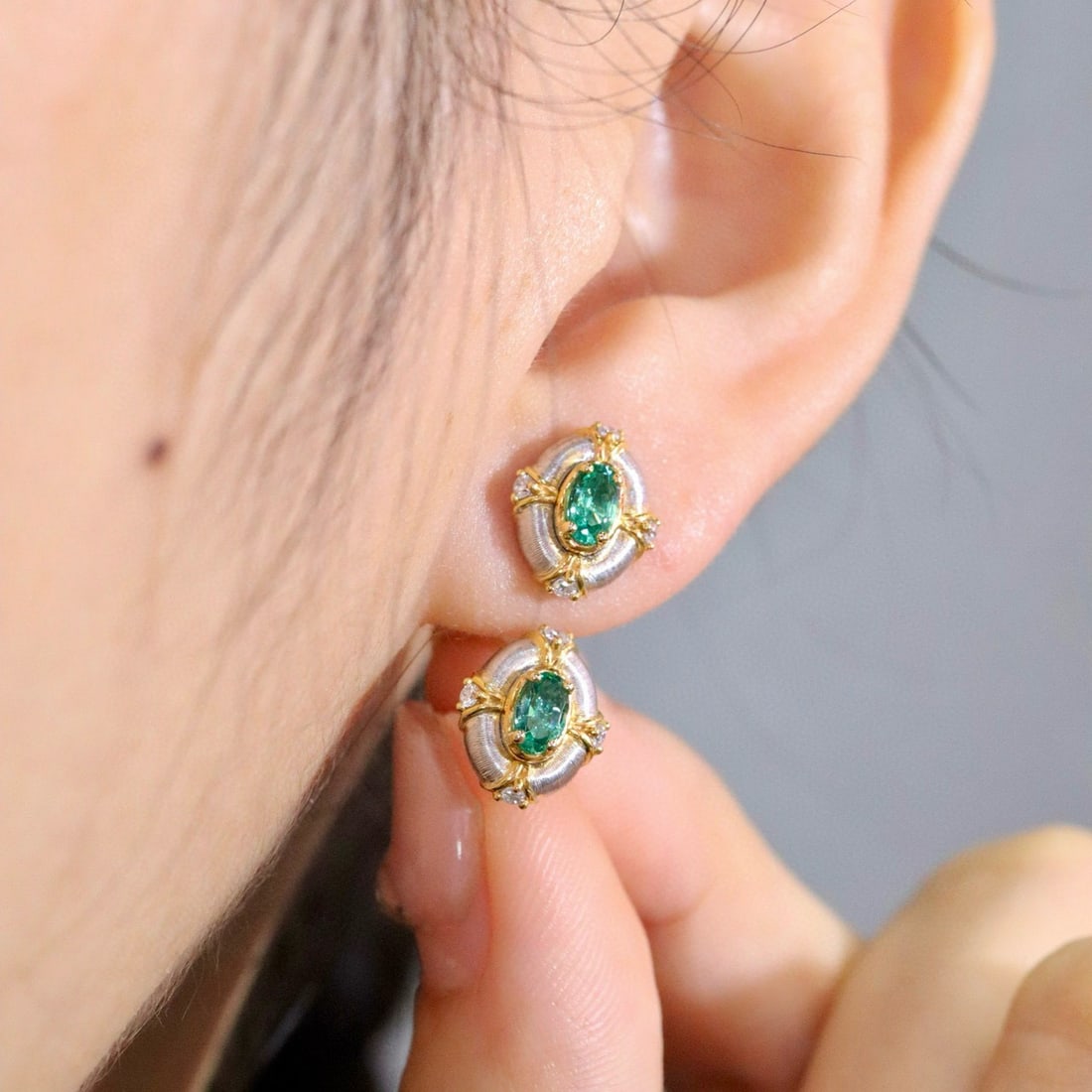 14k Gold 0.58 Ctw Natural Emerald & Diamond Earrings - 6