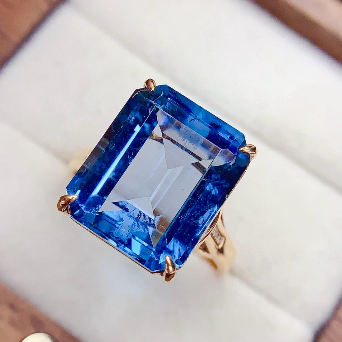 14k Gold 10.9 Ct Natural Topaz & Diamond Ring - 5