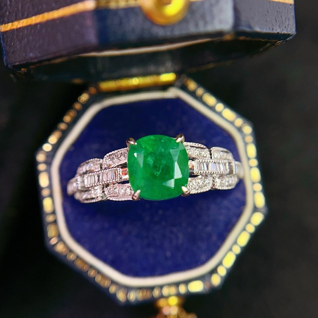 14k Gold 1.65 Ct Vivid Green Natural Emerald & Diamond Ring - 3