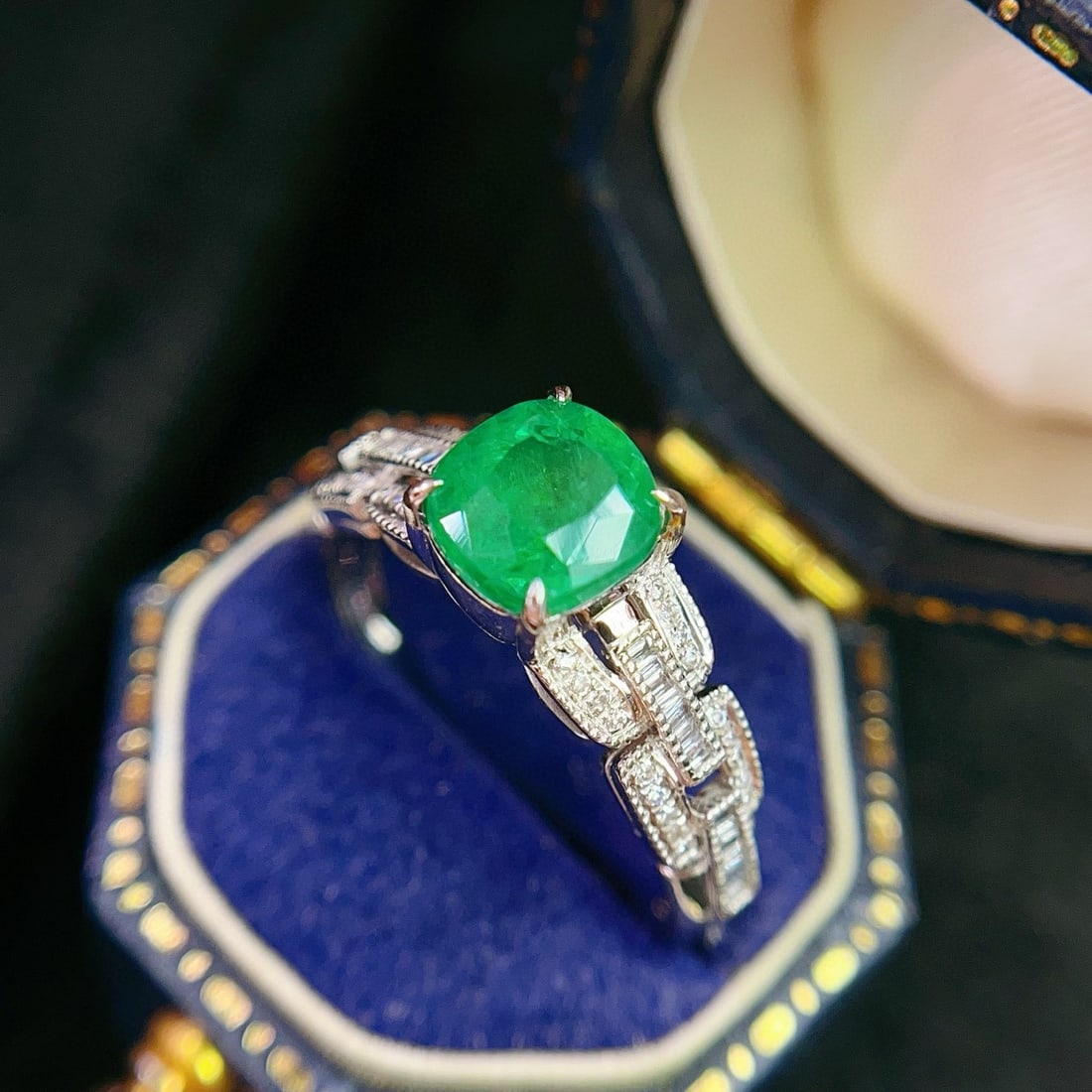 14k Gold 1.65 Ct Vivid Green Natural Emerald & Diamond Ring - 4