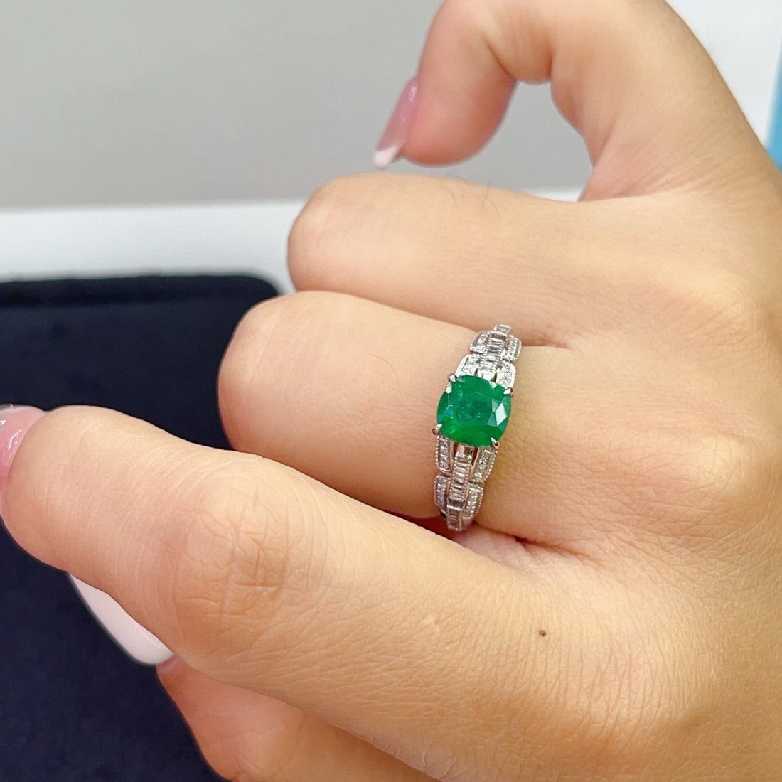 14k Gold 1.65 Ct Vivid Green Natural Emerald & Diamond Ring - 5