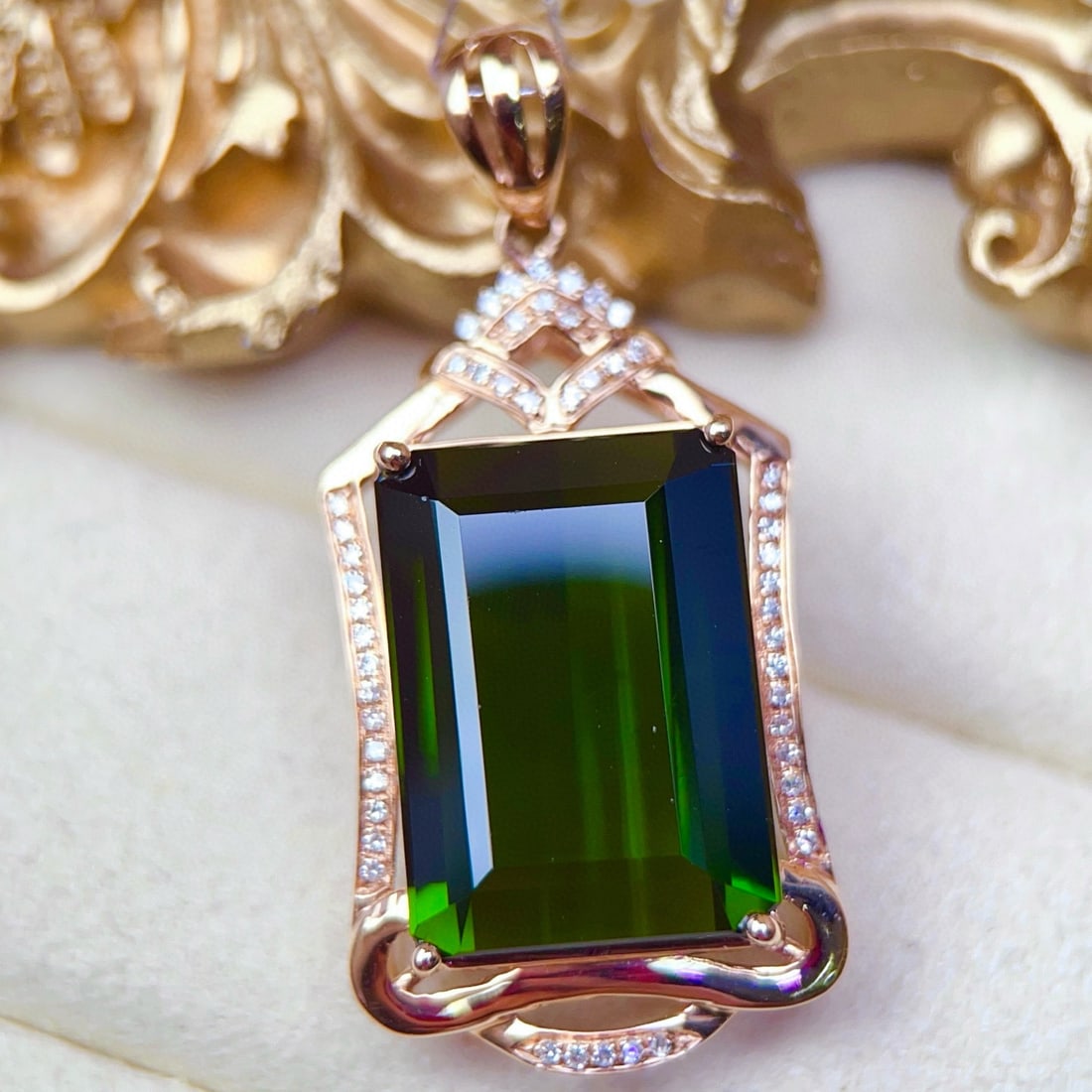 14k Gold 14.31 Ctw Natural Tourmaline & Diamond Pendant( Without Chain ): Ref:231056337 // gold content:14k gold // main gemstone:tourmaline // shape:octagonal // carat weight:14. 15ct // color:green // treatment:natural // // adjacent gemstone 2 : diamond // number of