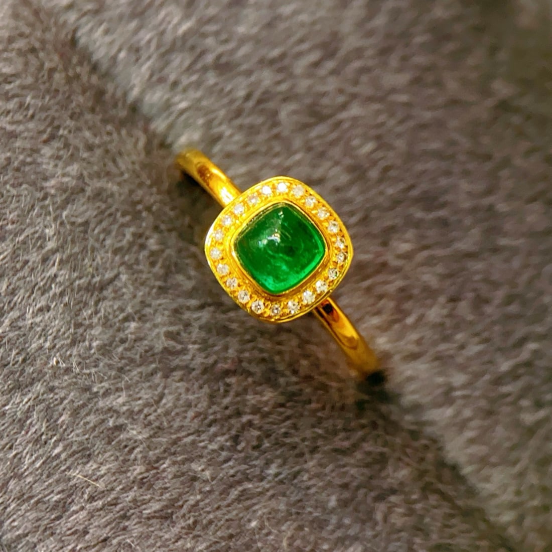 14k Gold 0.5 Ct Vivid Green Natural Emerald & Diamond Ring - 3