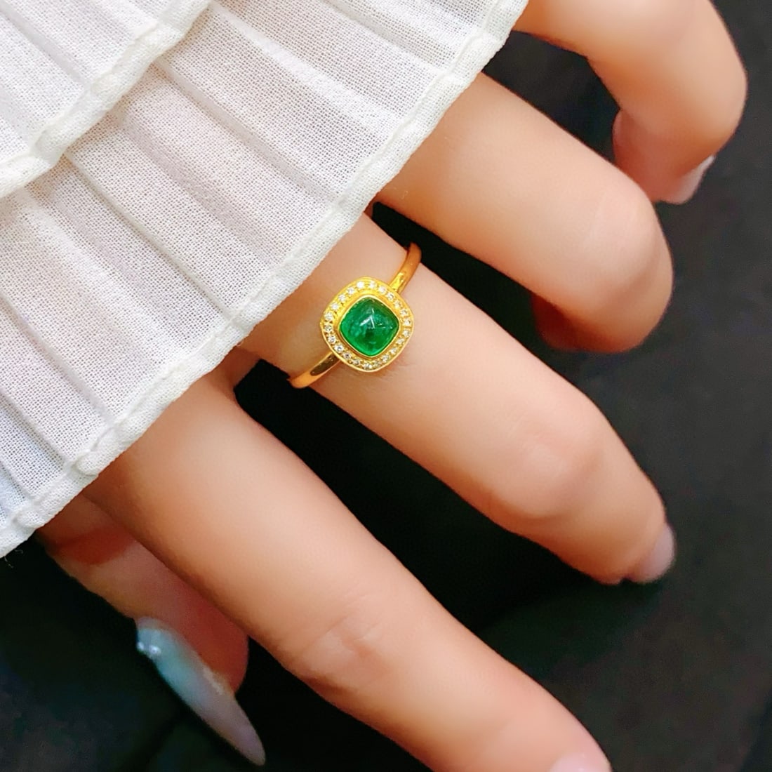 14k Gold 0.5 Ct Vivid Green Natural Emerald & Diamond Ring - 4