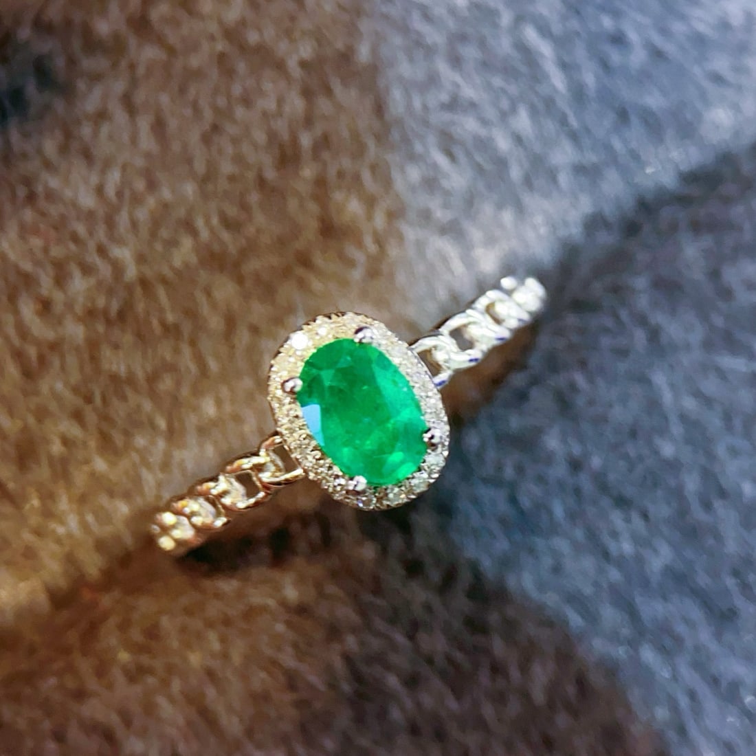 14k Gold 0.5 Ct Natural Emerald & Diamond Ring - 4