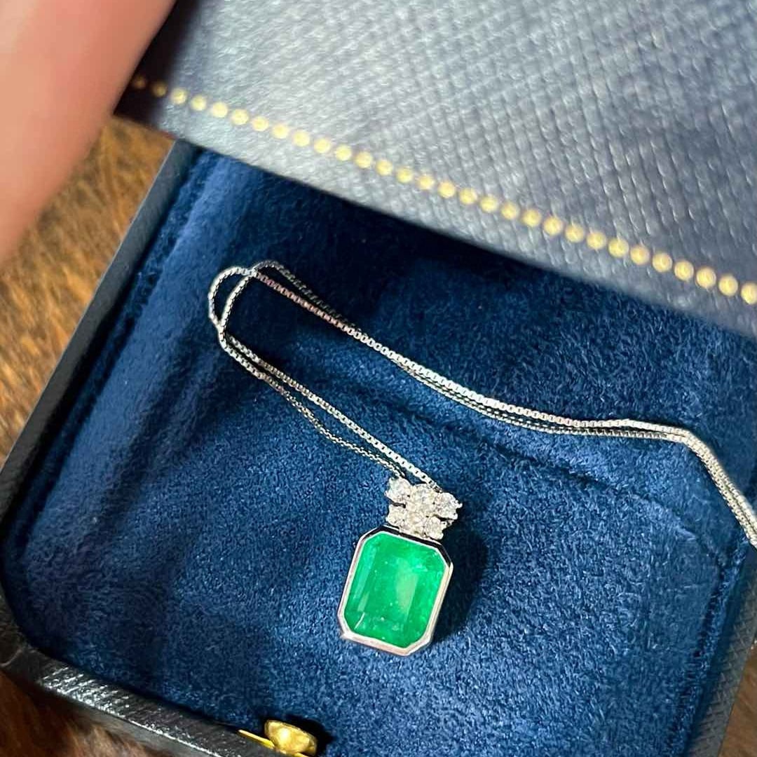 14k Gold 3.08 Ctw Natural Emerald & Diamond Pendant( Without Chain ) - 5