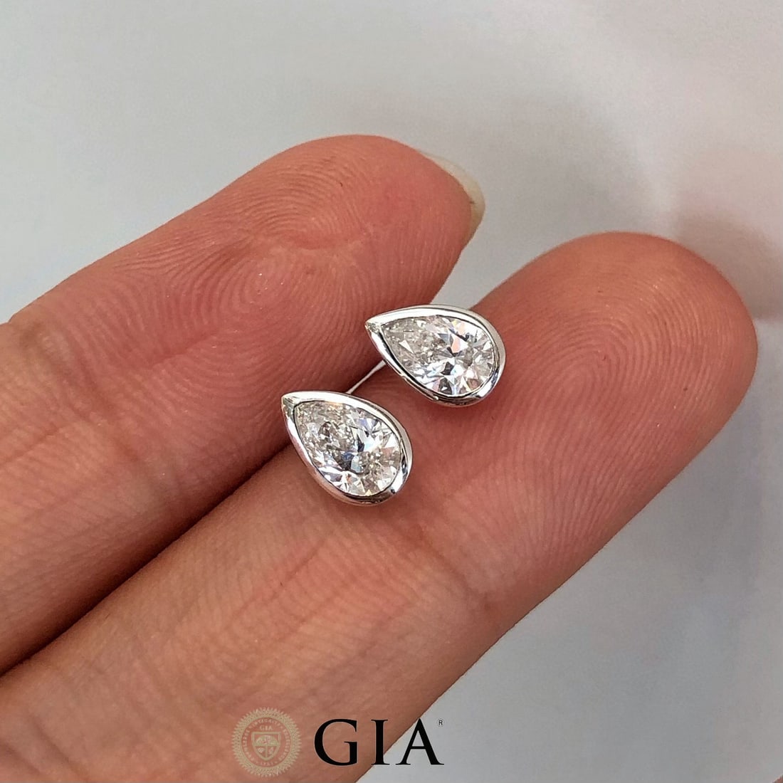 Gia Certified 14k Gold 0.61 Ctw Natural E Vs2/vvs2 Pear Diamond Earrings - 5