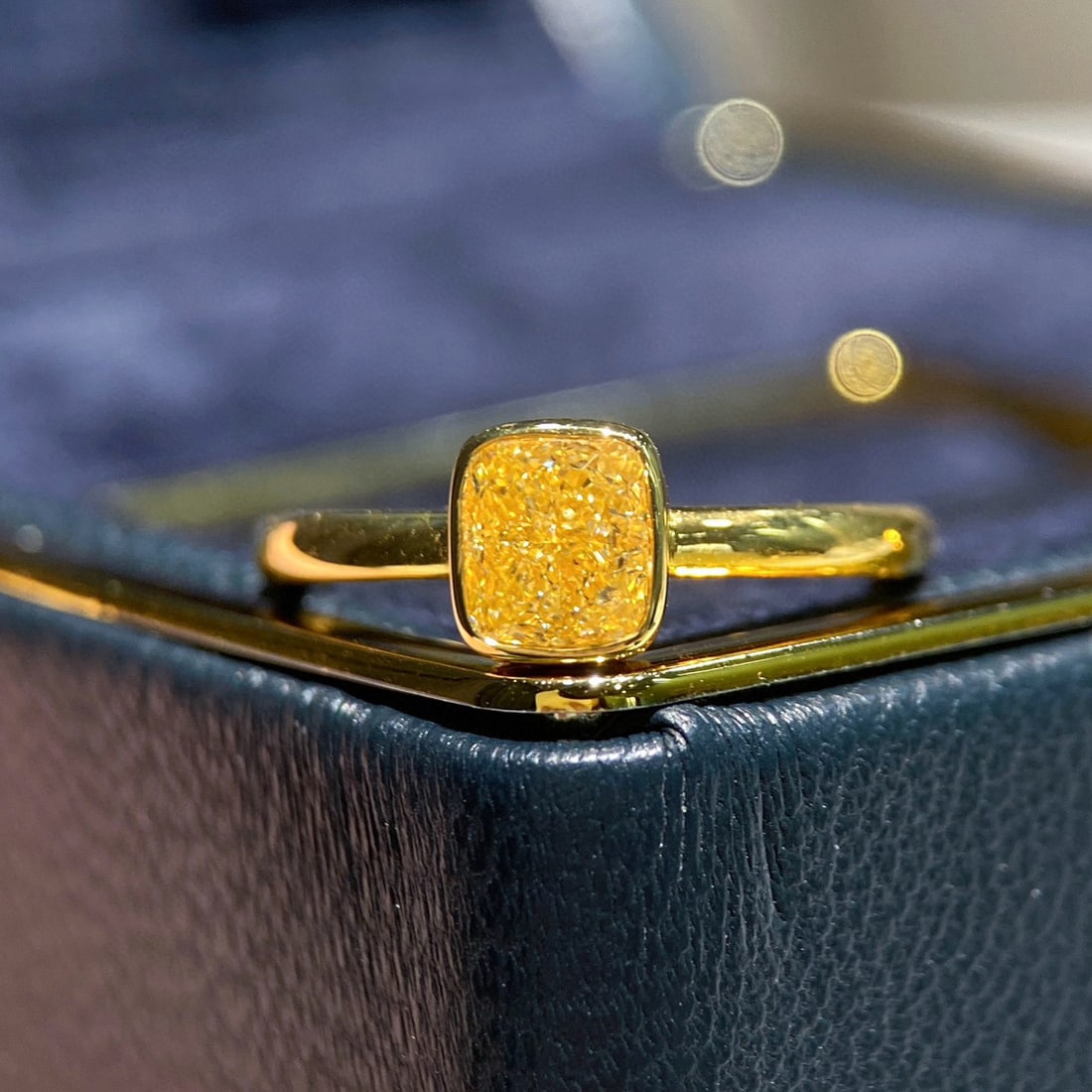Gia Certified 14k Gold 1.02 Ct Natural Yellow Diamond Ring: Ref:231056373 // gold content:14k gold // ring size:7. 25us // // main gemstone:yellow diamond // certified:gia // shape:cushion // carat weight:1. 02ct // clarity grade:vs2 // color:yellow //