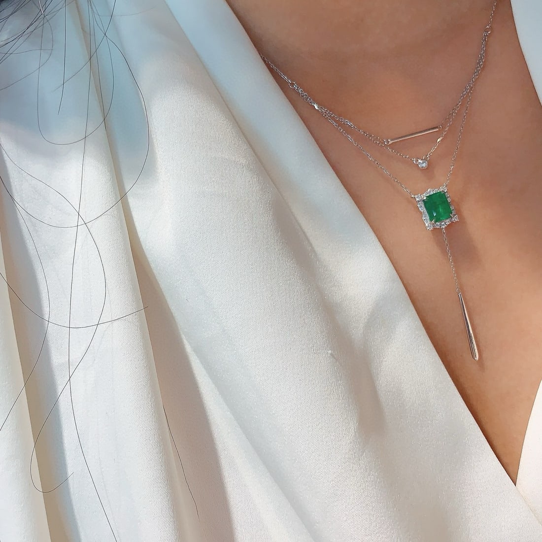 14k Gold 1.84 Ctw Vivid Green Natural Emerald & Diamond Necklace - 3