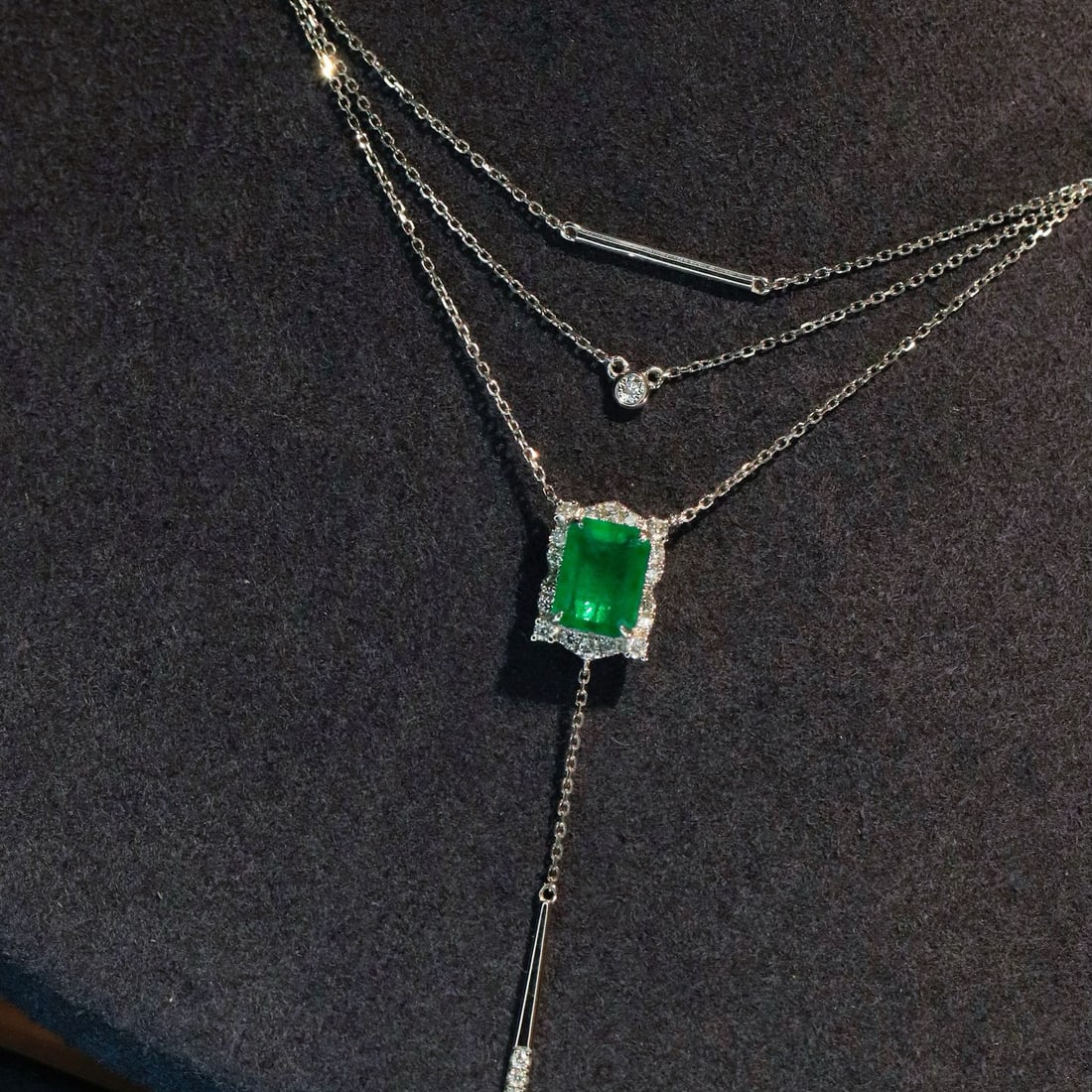 14k Gold 1.84 Ctw Vivid Green Natural Emerald & Diamond Necklace - 8