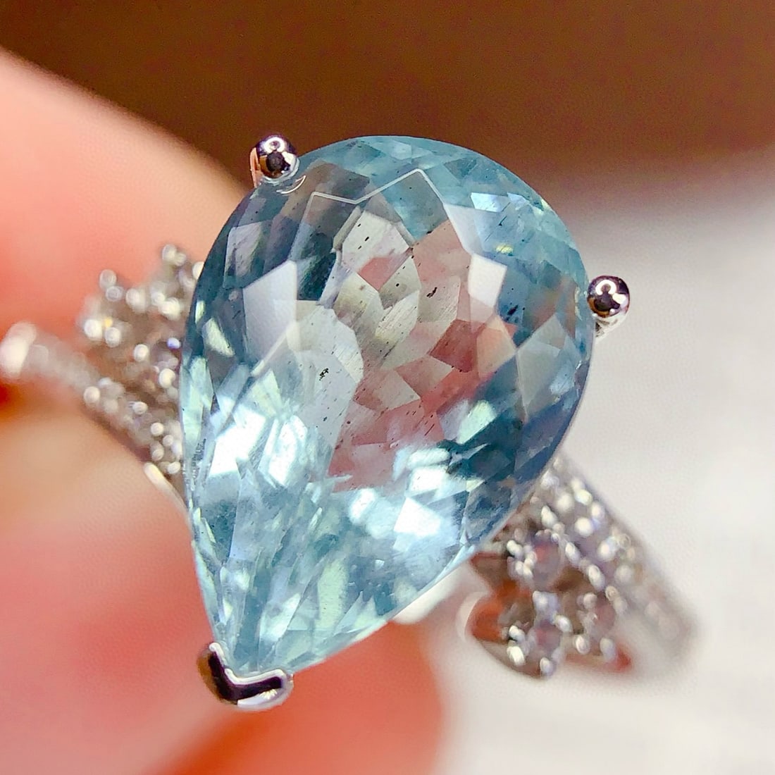 14k Gold 3.58 Ct Natural Aquamarine & Diamond Ring: Ref:231056381 // gold content:14k gold // ring size:7. 25us // // main gemstone:aquamarine // shape:pear // carat weight:3. 58ct // color:blue // treatment:natural // // adjacent gemstone 2 : diamond