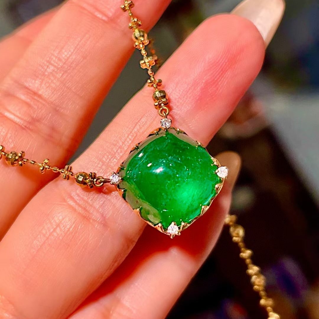 14k Gold 9.17 Ctw Vivid Green Natural Emerald & Diamond Necklace - 5